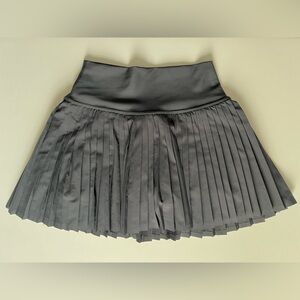 Alo Yoga - Grand Slam Tennis Skirt in Black